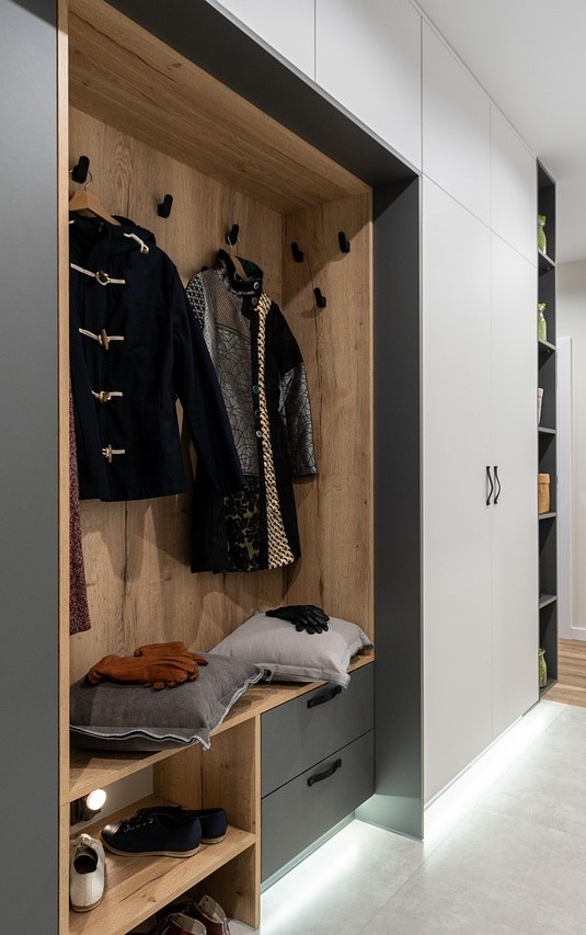 wardrobe-5974515_1280